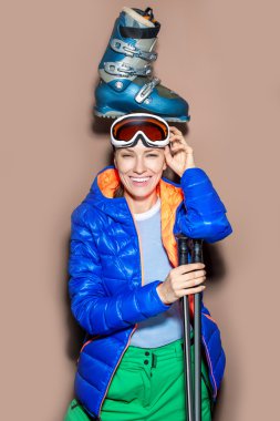 genç kadın kayakçı, moda spor portre