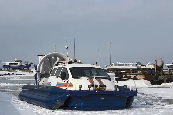 Luftkissenboot russisches Katastrophenschutzministerium — Stockfoto