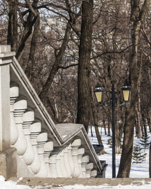 Klasik stili bir parkta parmaklıklar
