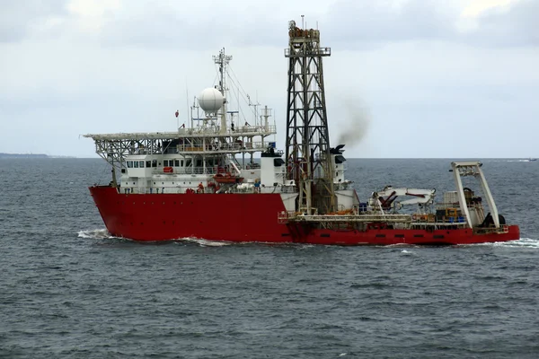 Arka planda deniz deniz römorkör