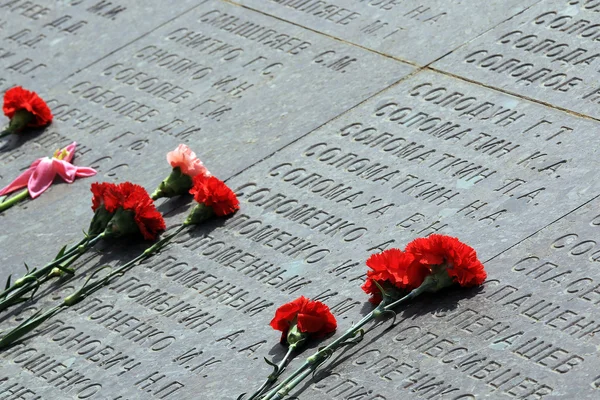 Bloemen op de plaquette — Stockfoto