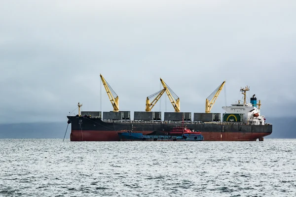 Laden van kolen schip raid. — Stockfoto