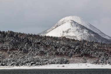 sönmüş volkanlar karla kaplı