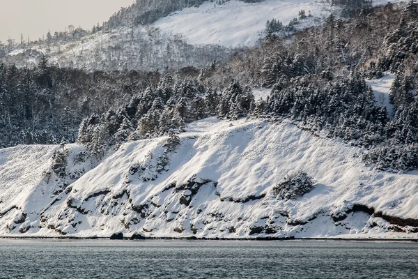 白雪覆盖的休眠火山 — 图库照片