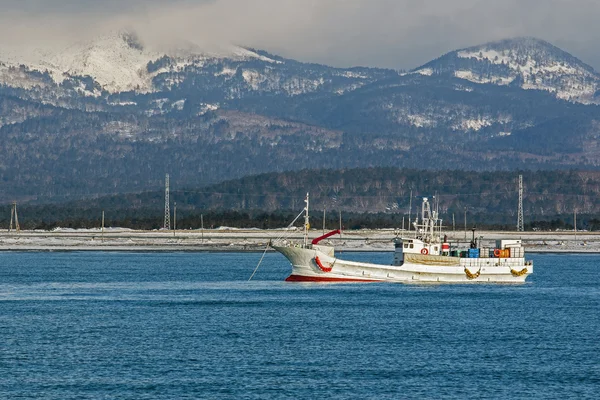 一艘渔船上冬天的背景 — 图库照片