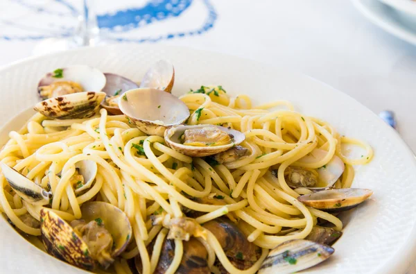 Spaghetti con vongole — Foto Stock