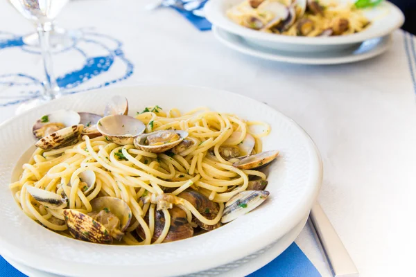 Spaghetti con vongole — Foto Stock