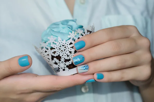 Sparkle beautiful blue manicure — Stock Photo, Image