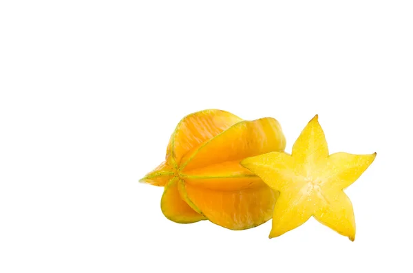 Плоды желтой карамболы на белом фоне — стоковое фото