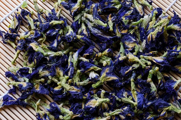 Fleurs de tisane séchées bleues — Photo
