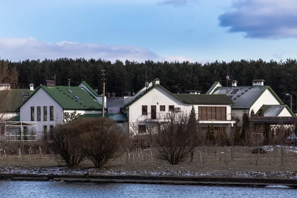 Renkli düşük katlı binalar