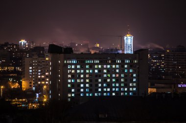 Gece şehir yüksek noktadan