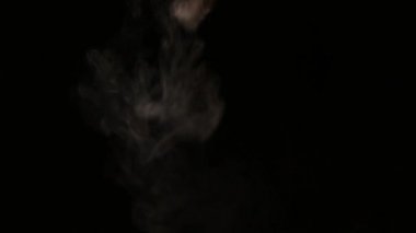 Siyah izole edilmiş beyaz duman