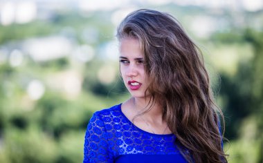 güzel Rus kadın portre mavi elbise