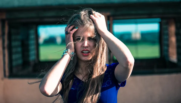 genç kadın portre rahat şehir poz