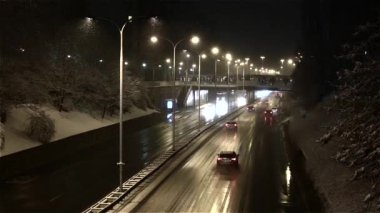 Kış kar fırtınası sırasında karayolu üzerinde Rating