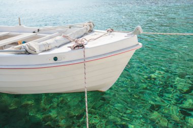 Kalimnos adası Bay Beyaz tekne yüzen