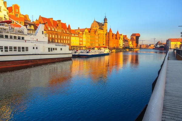 Napkelte megtekintése a Gdansk Óváros, a waterfront — Stock Fotó