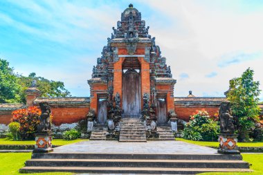 Pura Taman Ayun, Mengzi, Bali kapısı