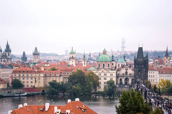 Prag 'ın üstünden Panorama manzarası — Stok fotoğraf