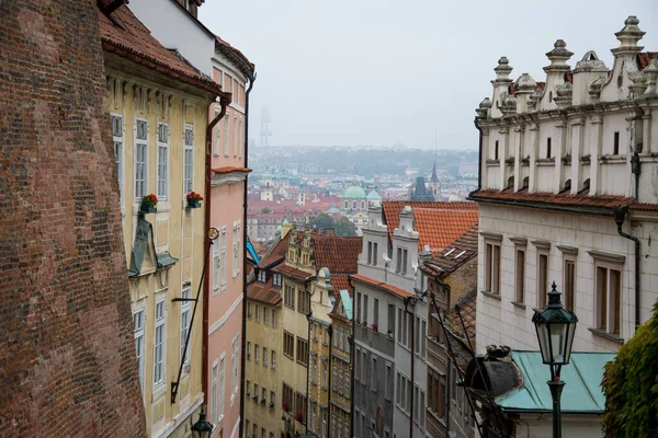 Prag Sarayı 'ndan Prag' a göz gezdirin 