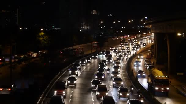 Conduite d'autoroute embouteillage la nuit — Video