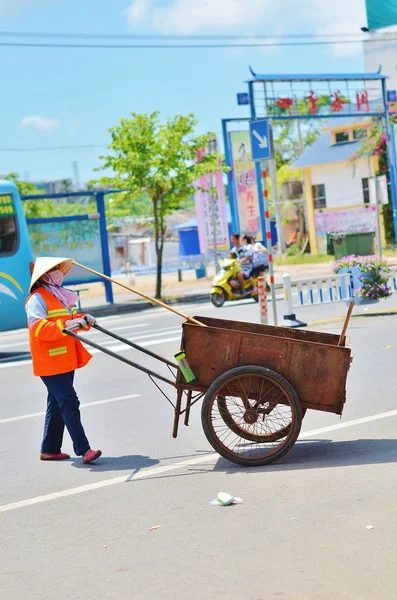Çinli kadın kapıcı iş başında