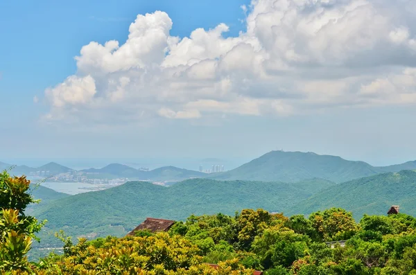 Yalong Bay tropikal cennet Forest Park - dağların güzel manzarası