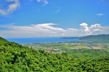 Yalong Bay tropikal cennet Forest Park - dağların güzel manzarası