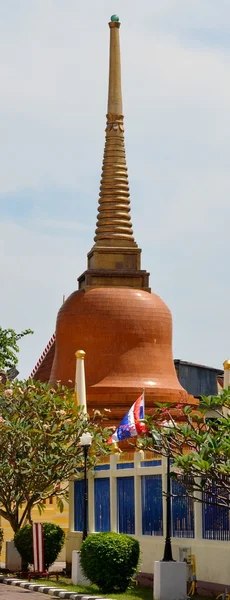 Stupa (chedi) at the temple Wat Mongkol Nimit — Stock Photo, Image