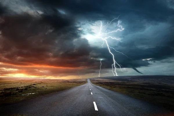 Previsão Tempo Condições Extremas Uma Tempestade Poderosa Formar Final Tarde — Fotografia de Stock