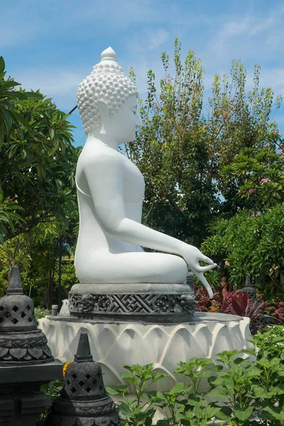 Vista Lateral Estátua Buda Branco Brahmavihara Arama North Bali Indonésia — Fotografia de Stock