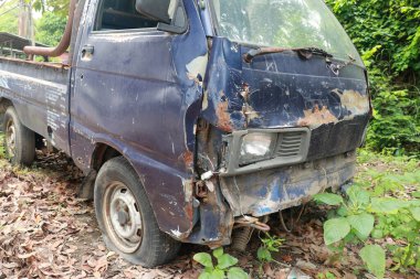 Çarpışmaya ya da kazaya karışan arabalar. Kaza ve sigorta.