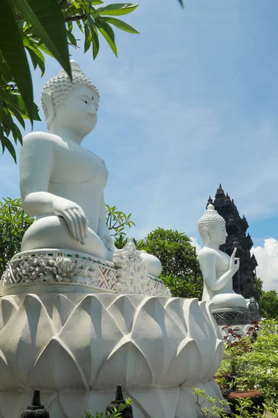 Fila Estátua Buddha Cimento Branco Com Luz Solar Uma Fileira — Fotografia de Stock