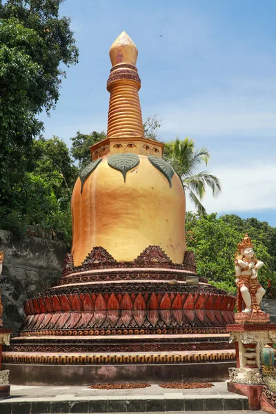Estupa Dourada Brahmavihara Arama Vihara Buddha Banjar Mosteiro Templo Budista — Fotografia de Stock