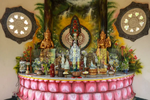 Offerings on altar. Buddhist Altar at Brahma Vihara Arama temple in Bali. Monastery, Bali, Indonesia — Stock Photo, Image