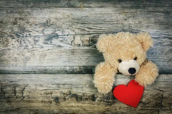 Urso Pelúcia Com Coração Vermelho Conceito Dia Dos Namorados — Fotografia de Stock