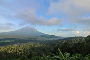 Endonezya 'nın Flores adasındaki Enarie Yanardağı