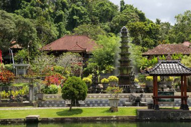 Kraliyet Su Sarayı Tirta Gangga. Karangasem 'deki Hindu bahçesi, Bali, Endonezya