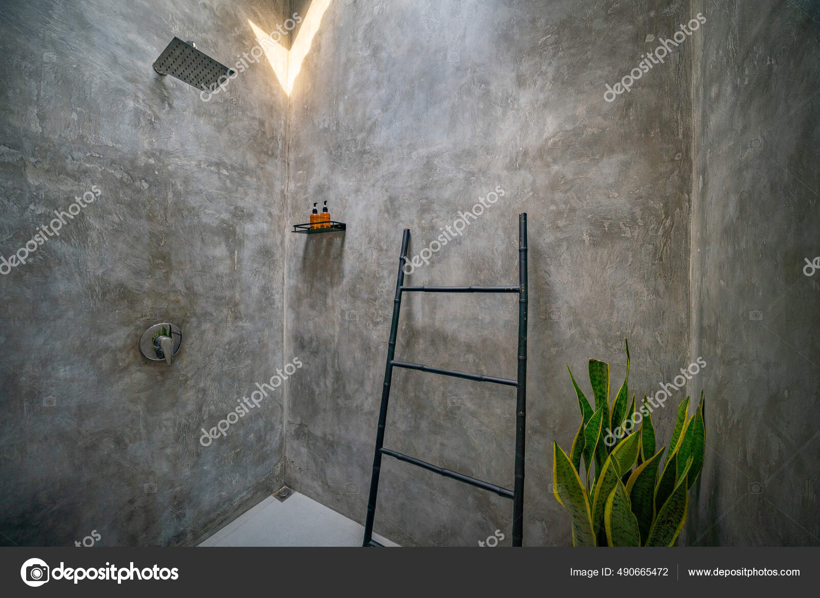 Banco de ducha de hormigón en baño de lujo moderno
