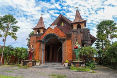 Bali, Endonezya - 16 Nisan 2020. Bali adasındaki Katolik Kilisesi, Gereja Katolik Hati Kudus Yesus - Paroki Palasari, Jembrana