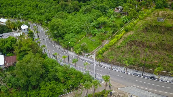 Pemandangan Udara Jalan Aspal Dan Perbukitan Hijau Labuan Bajo Barat — Stok Foto