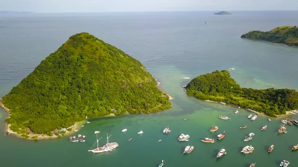 Grupo Vista Aérea Phinisi Tradicionales Navegando Alrededor Isla Padar Labuan — Foto de Stock