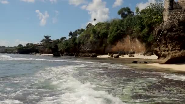 Luchtbeelden Van Secret Point Beach Nusa Ceningan Bij Bali Genomen — Stockvideo