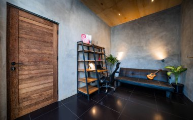 İşyeri dizüstü bilgisayar ve ev ofis kahve fincan tasarımını