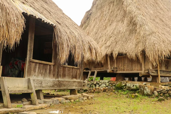 Aufgenommen April 2021 Zwei Traditionelle Häuser Dorf Wologai Ende East — Stockfoto