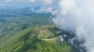 Wolobobo bölgesindeki yeşil delik..