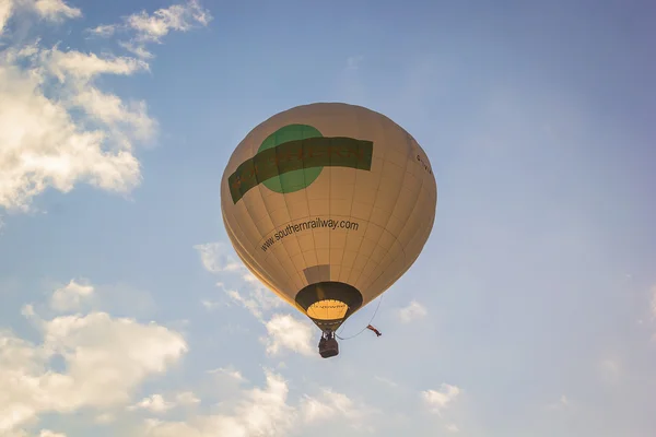 Balon göğe yüzen — Stok fotoğraf