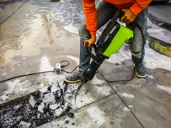 Uomo strada di perforazione — Foto Stock