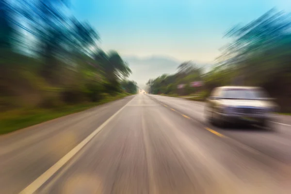 Desfoque de movimento de uma estrada rural — Fotografia de Stock